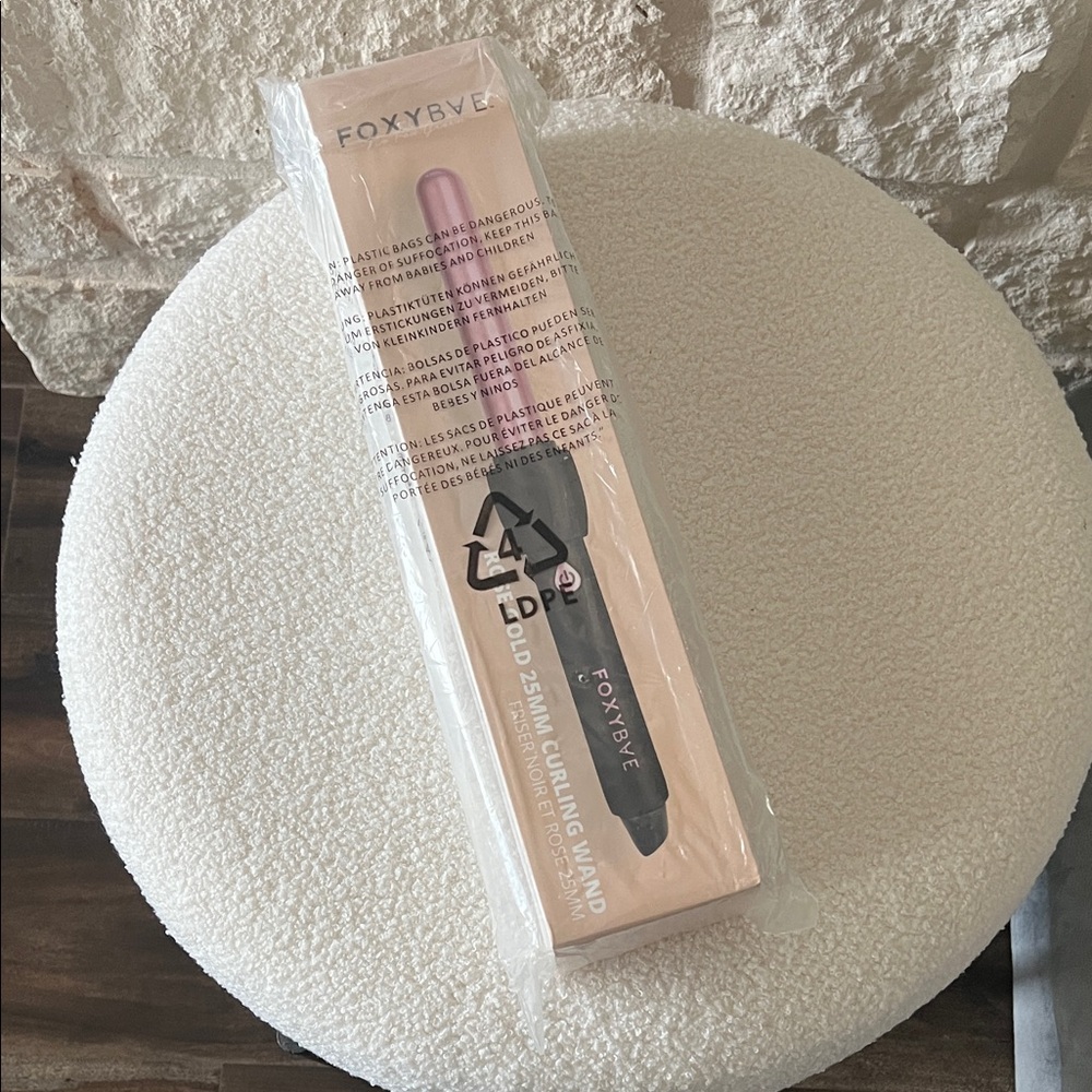 NIB FoxyBae Curling Wand